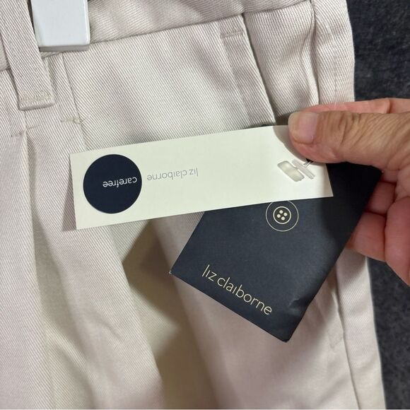 Liz Claiborne Plus Size Mid Rise Shorts Size 16 In Light Tan/Sand New With... - Picture 3 of 12